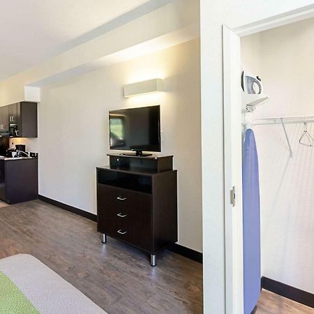 Studio 6 Austin Airport Экстерьер фото