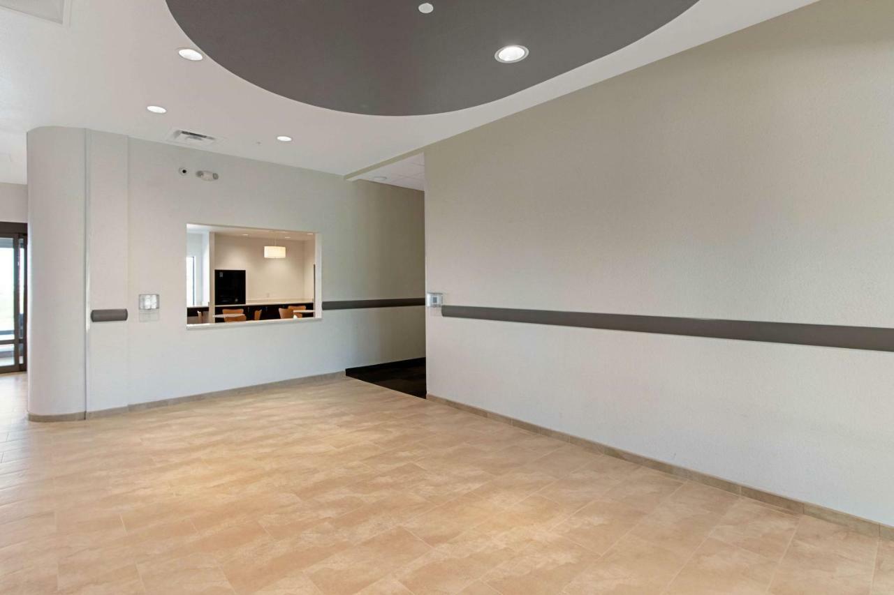 Studio 6 Austin Airport Экстерьер фото