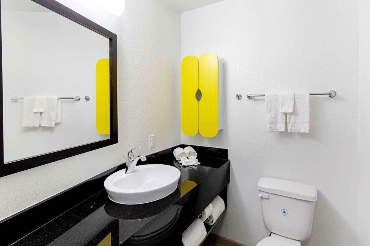 Studio 6 Austin Airport Экстерьер фото