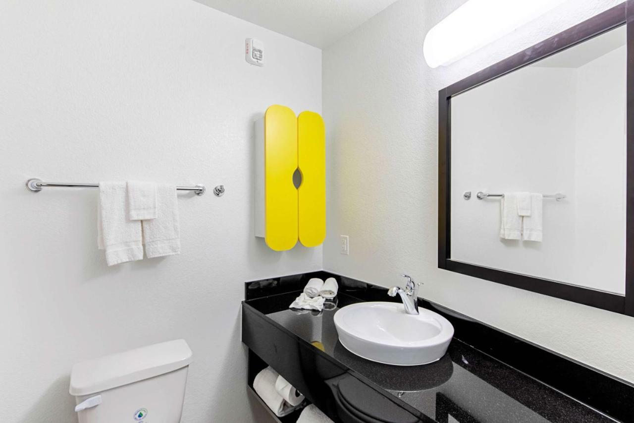 Studio 6 Austin Airport Экстерьер фото