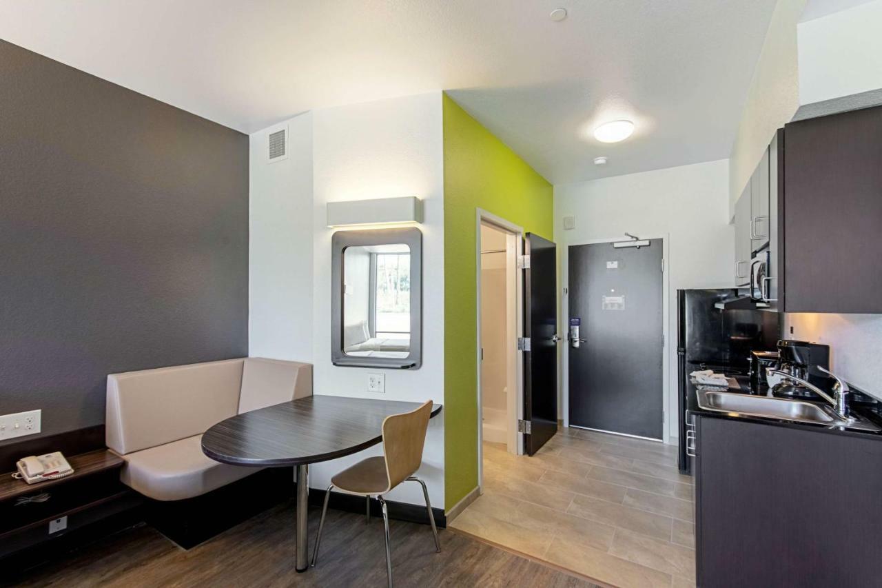Studio 6 Austin Airport Экстерьер фото