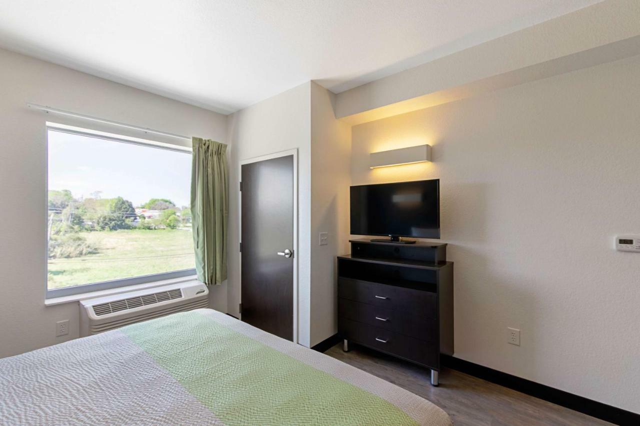 Studio 6 Austin Airport Экстерьер фото