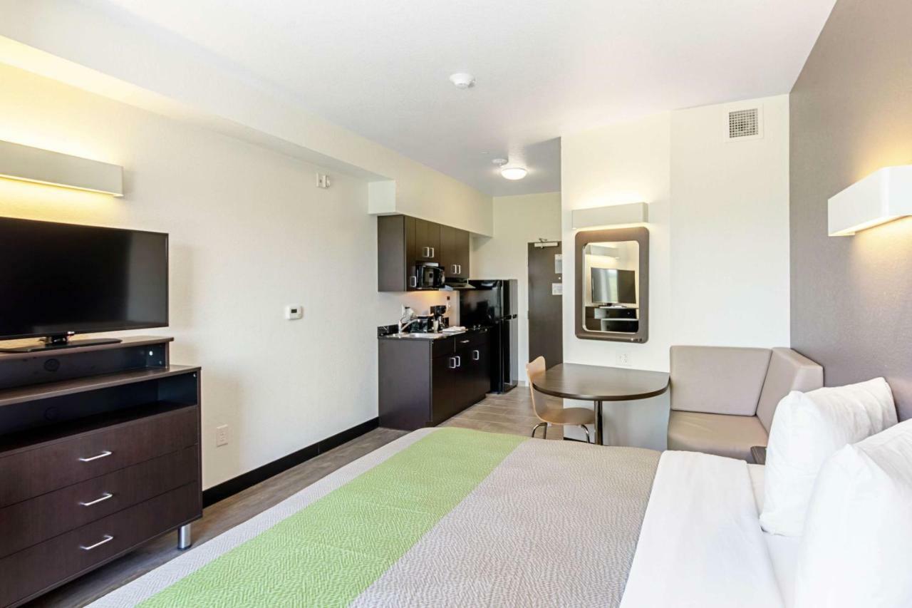 Studio 6 Austin Airport Экстерьер фото