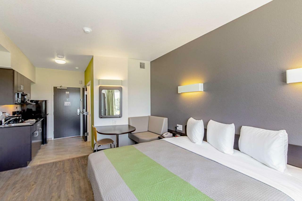 Studio 6 Austin Airport Экстерьер фото