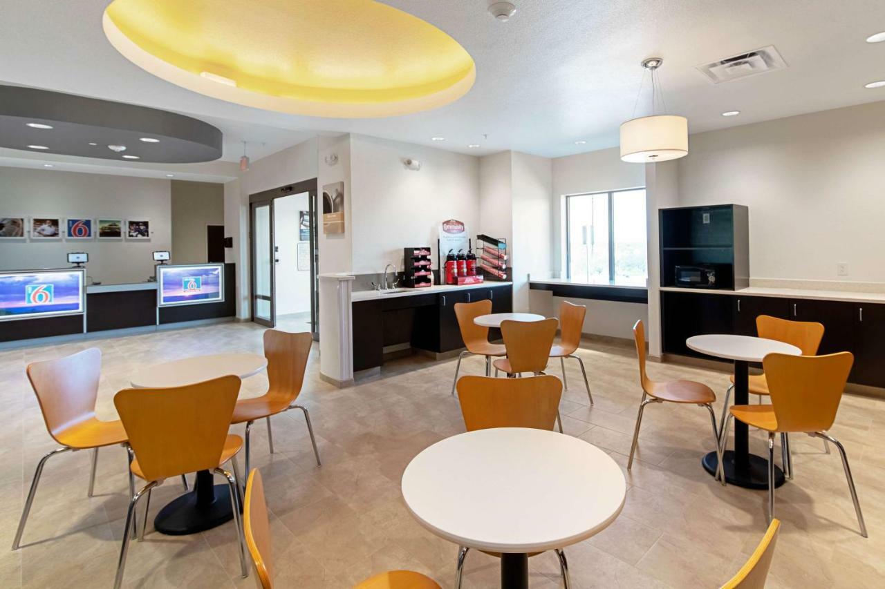 Studio 6 Austin Airport Экстерьер фото
